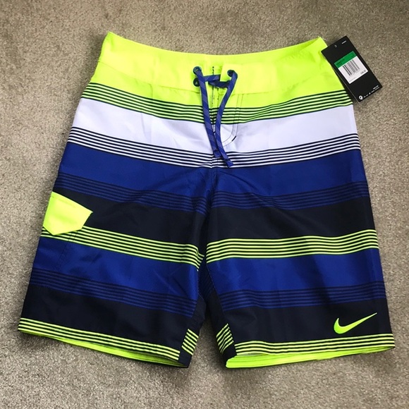 NIKE BOYS SIZE YLG SWIM/BEACH SHORT - Picture 2 of 6